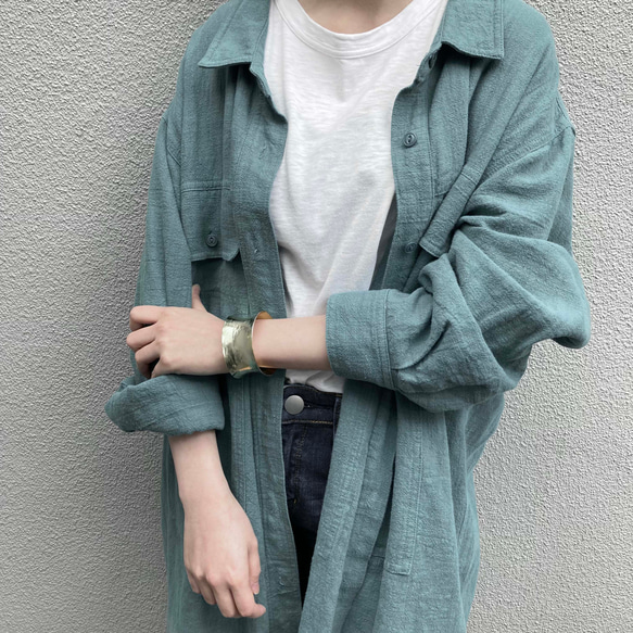 真鍮カーブ槌目バングル ［Brass］ 4枚目の画像