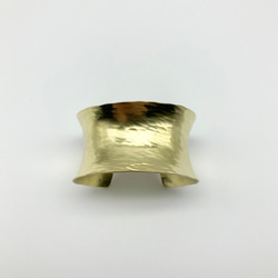 真鍮カーブ槌目バングル ［Brass］ 6枚目の画像
