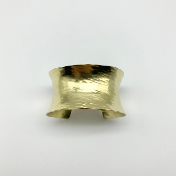 真鍮カーブ槌目バングル ［Brass］ 6枚目の画像