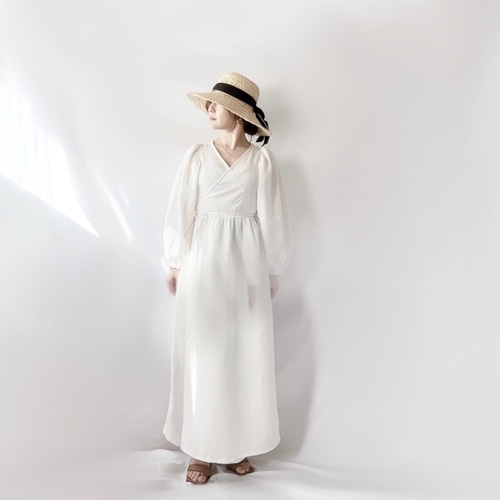 ホワイトon WHITE ' カシュクールワンピース （白いスパッツ付