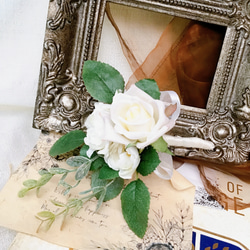 ホワイト薔薇ナチュラルクラッチブーケ❤︎アーティフィシャル❤︎シンプルで可愛い薔薇❤︎オーダー制作❤︎ 13枚目の画像