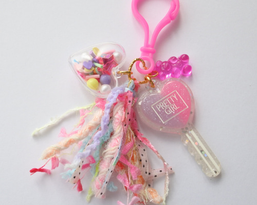 ナチュラルカラーぷっくりハートがカワイイタッセルキーホルダー