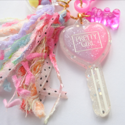 ハートの鍵付き♥シャカシャカカプセルとタッセルのキーホルダー【001 