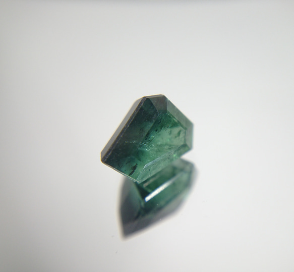 トルマリン バイカラートルマリン   2.68ct ⭐1834 天然石　ルース 2枚目の画像