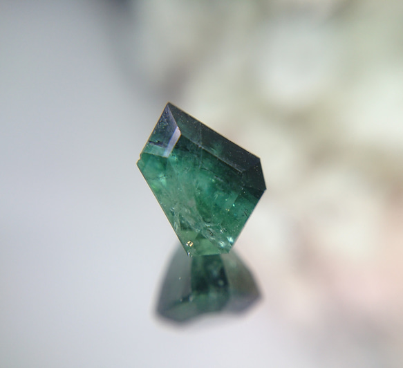 トルマリン バイカラートルマリン   2.68ct ⭐1834 天然石　ルース 1枚目の画像