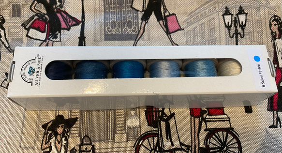 新色入荷！フランス老舗糸メーカー　AU VER A SOIE『シルクパール糸　6色セット　ブルー系　16m×6』 5枚目の画像