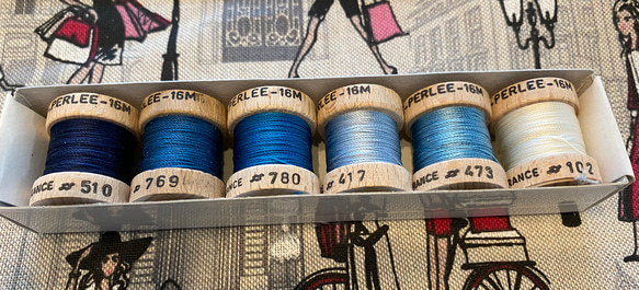 新色入荷！フランス老舗糸メーカー　AU VER A SOIE『シルクパール糸　6色セット　ブルー系　16m×6』 1枚目の画像