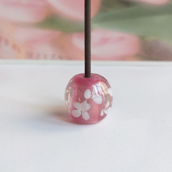 とんぼ玉　白い紫陽花（ピンク） 4枚目の画像