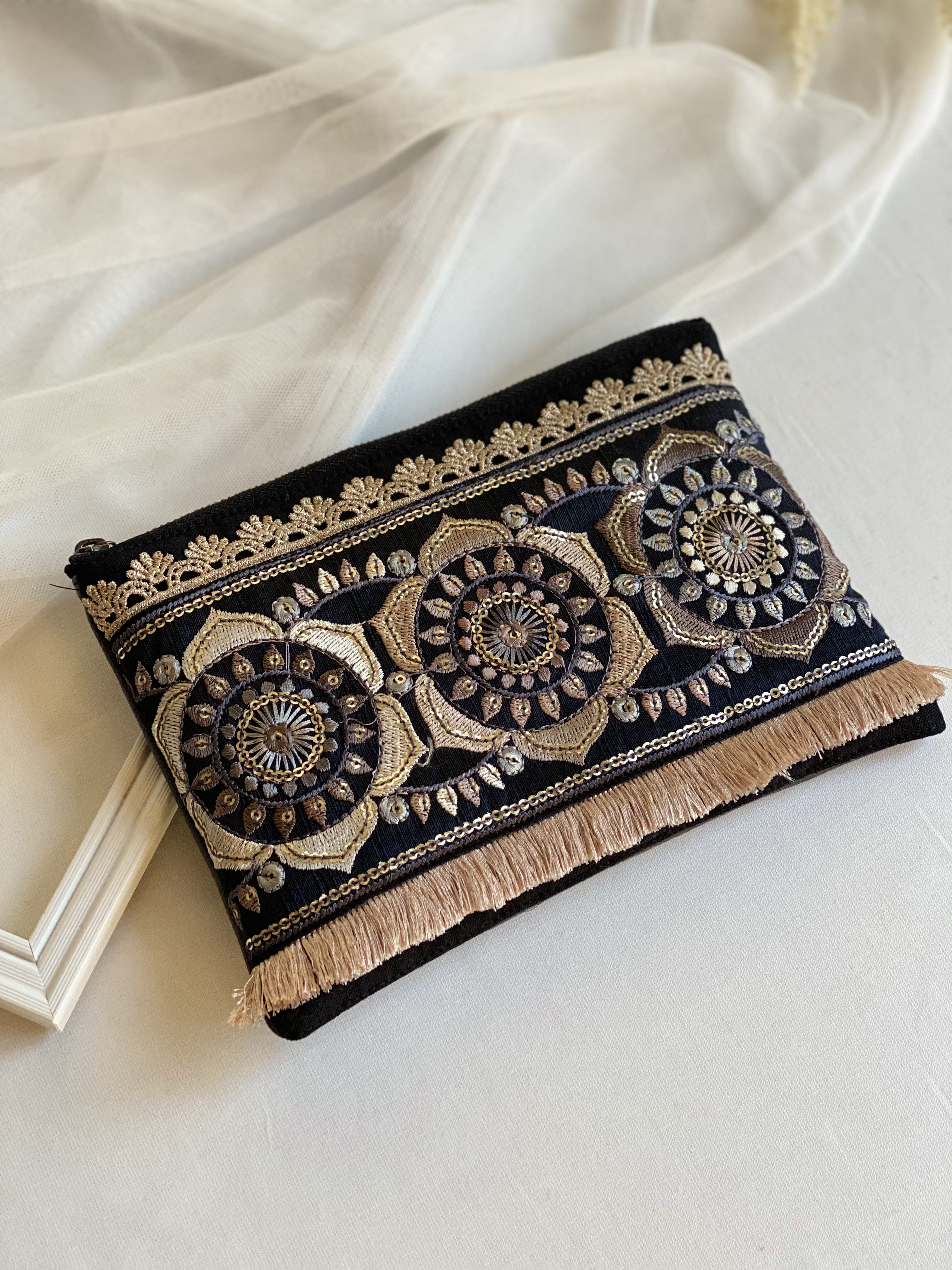 ロラライハリス♡刺繍のポーチ♡総刺繍コインケース♡お纏め出品