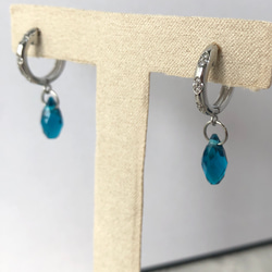 「夏クリアランスセール」500⤵300夏の煌めき　水滴型ネオンブルーCZ水晶　ピアス　 3枚目の画像