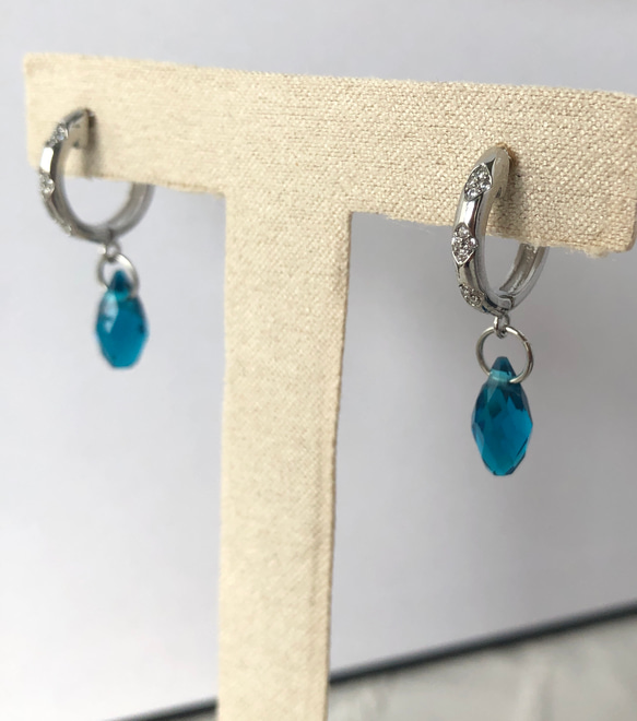 「夏クリアランスセール」500⤵300夏の煌めき　水滴型ネオンブルーCZ水晶　ピアス　 3枚目の画像