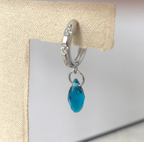 「夏クリアランスセール」500⤵300夏の煌めき　水滴型ネオンブルーCZ水晶　ピアス　 4枚目の画像