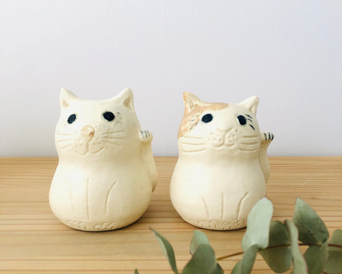 日本の磁器ナニキネコ花柄の陶器製猫の置物 Sanrio 日本の磁器ナニキネコ花柄の陶器製猫の置物 Sanrio