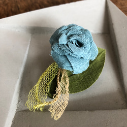 リネン2023…2個セット、お花のコサージュ 2枚目の画像