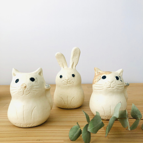 一点もの お花も飾れる、白うさぎの『うっちゃん』☆陶器の置物ゆる
