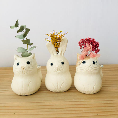 一点もの お花も飾れる、白うさぎの『うっちゃん』☆陶器の置物 一点もの お花も飾れる、白うさぎの『うっちゃん』☆陶器の置物
