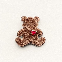 ビーズ刺繍のブローチ　-テディベア&ハート-teddy bear& heart 5枚目の画像