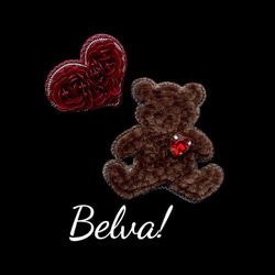 ビーズ刺繍のブローチ　-テディベア&ハート-teddy bear& heart 1枚目の画像