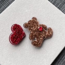 ビーズ刺繍のブローチ　-テディベア&ハート-teddy bear& heart 3枚目の画像