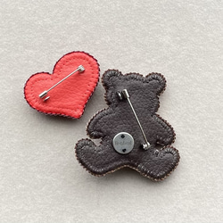 ビーズ刺繍のブローチ　-テディベア&ハート-teddy bear& heart 7枚目の画像