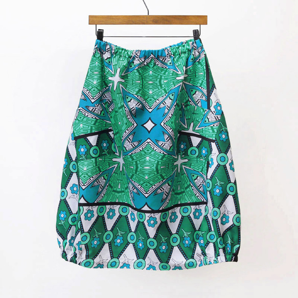 アフリカ布のバルーンスカート（カンガスカート）コクーンスカート 大人かわいい アシンメトリー 1枚目の画像