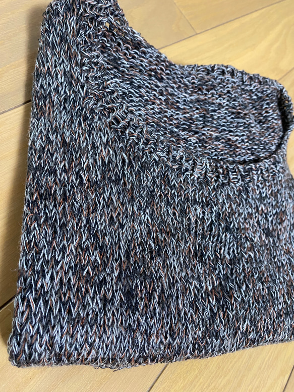 サマーヤーンで編んだ袖なしセーター 7枚目の画像