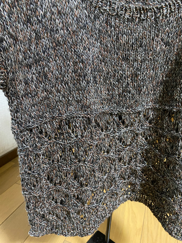 サマーヤーンで編んだ袖なしセーター 5枚目の画像