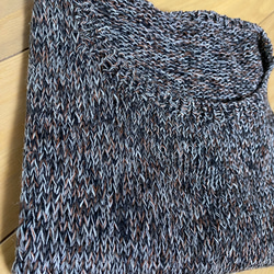 サマーヤーンで編んだ袖なしセーター 6枚目の画像