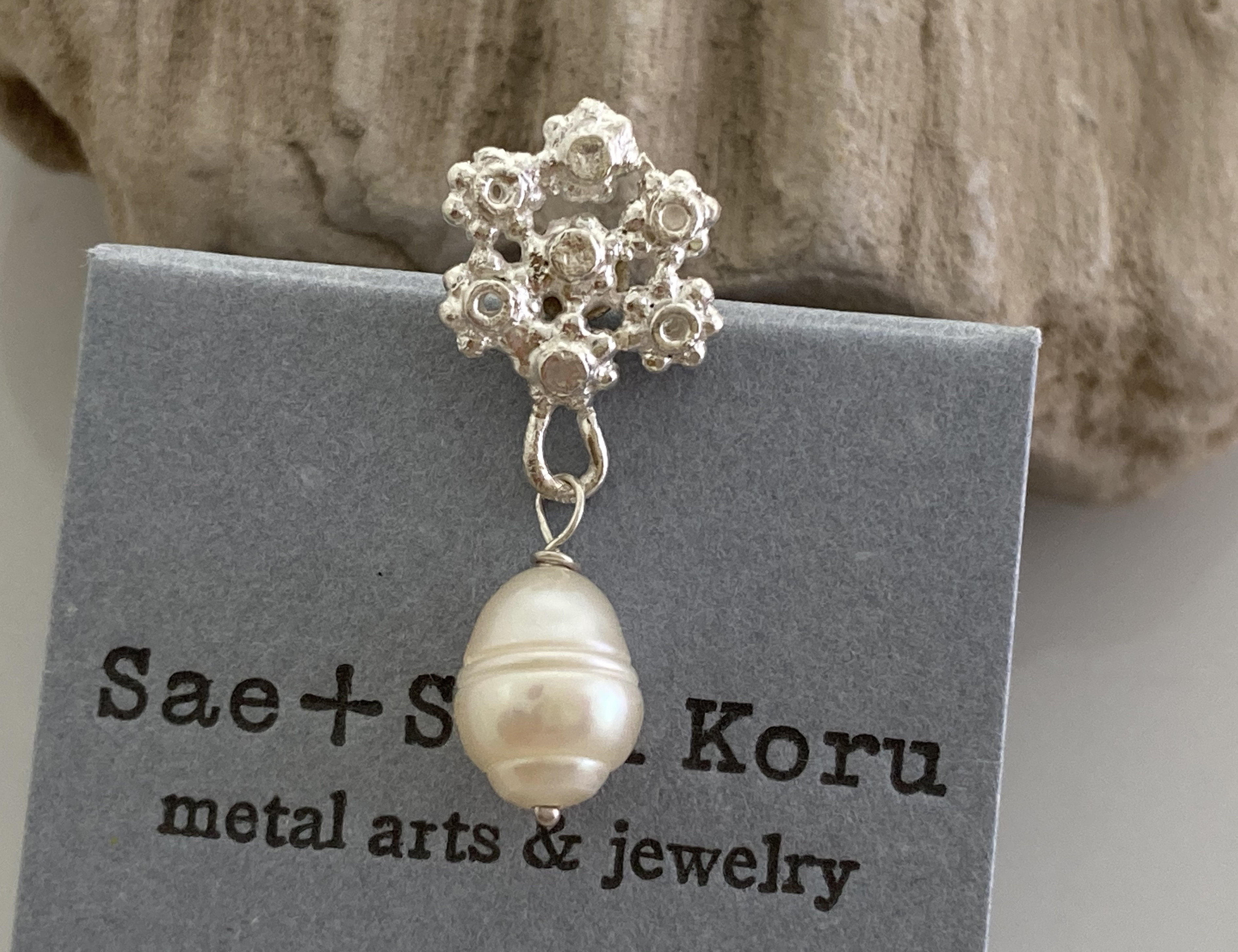 Snow Flake + Pearl ◇淡水真珠SVピンブローチ