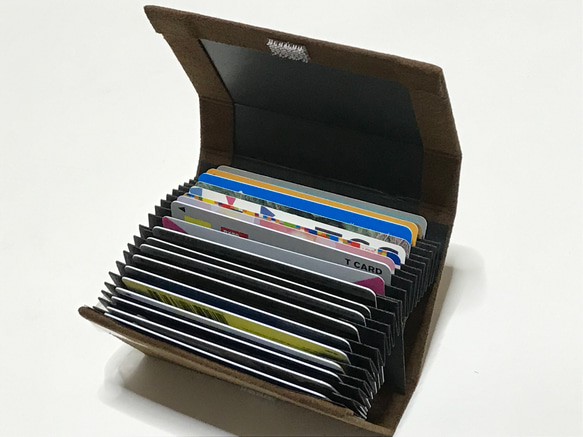 蛇腹型カードケース／JAVA-CARD-CACE20／スエード　ダークブラウン 1枚目の画像