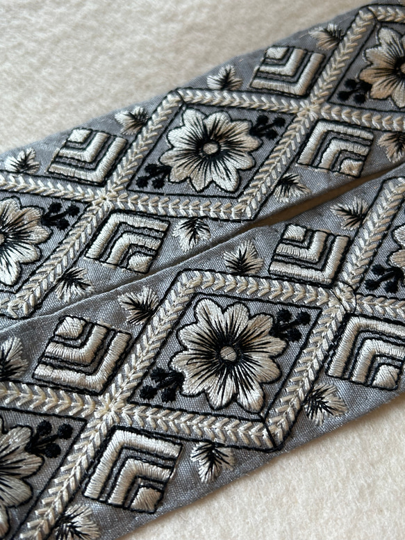 インド刺繍リボン ブレード 50mm グレー　(47-1) 2枚目の画像