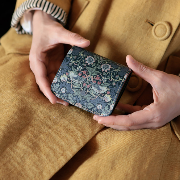 小さいふ クアトロガッツ アーツ・アンド・クラフツ いちご泥棒 小さい財布 コンチャ ミニ財布 コンパクト財布 3枚目の画像