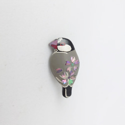 《受注制作》見返りインコ(銀)桜螺鈿　漆ブローチ 3枚目の画像