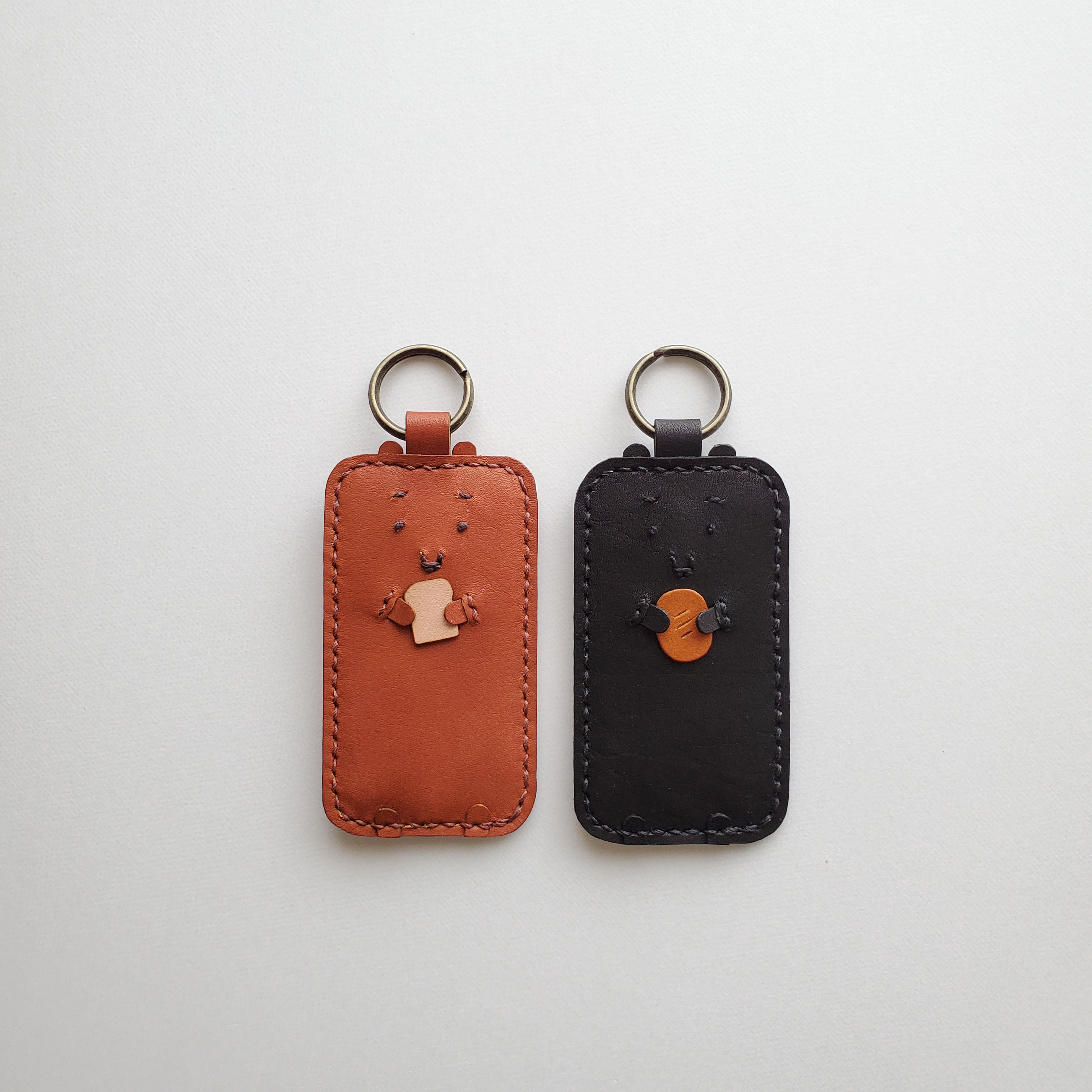 クマゴロウのキーホルダー（ブラック）