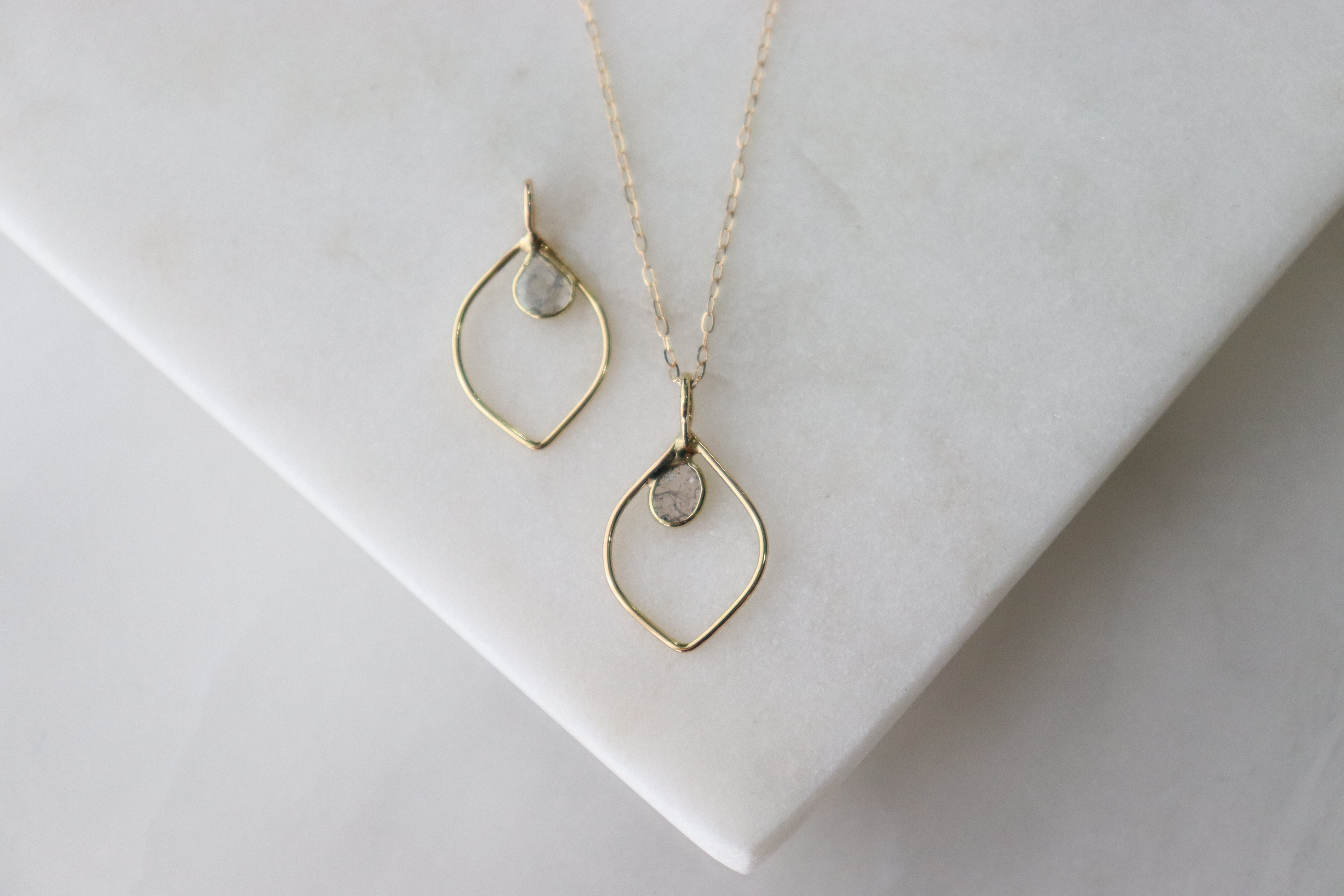 《k18YG》ネックレストップ/天然ダイヤモンド〜スライスカット〜 Lotus series