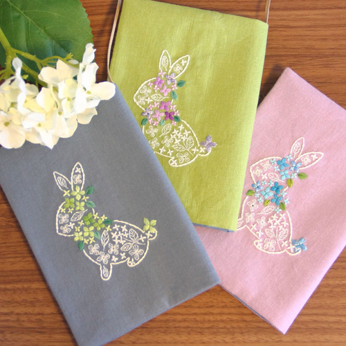 ブックカバー 紫陽花うさぎ 刺繍 文庫本/新書判/四六判ソフト 藍