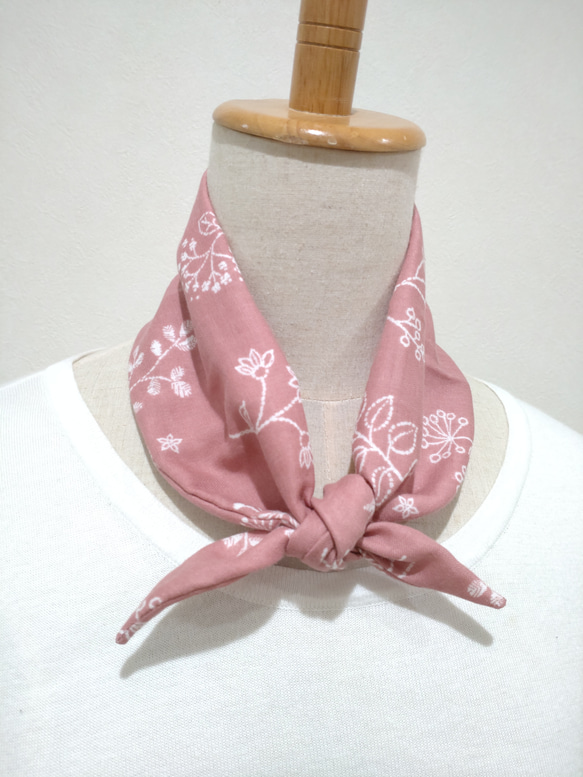 ダブルガーゼ スカーフ 野の花　ピンク 1枚目の画像