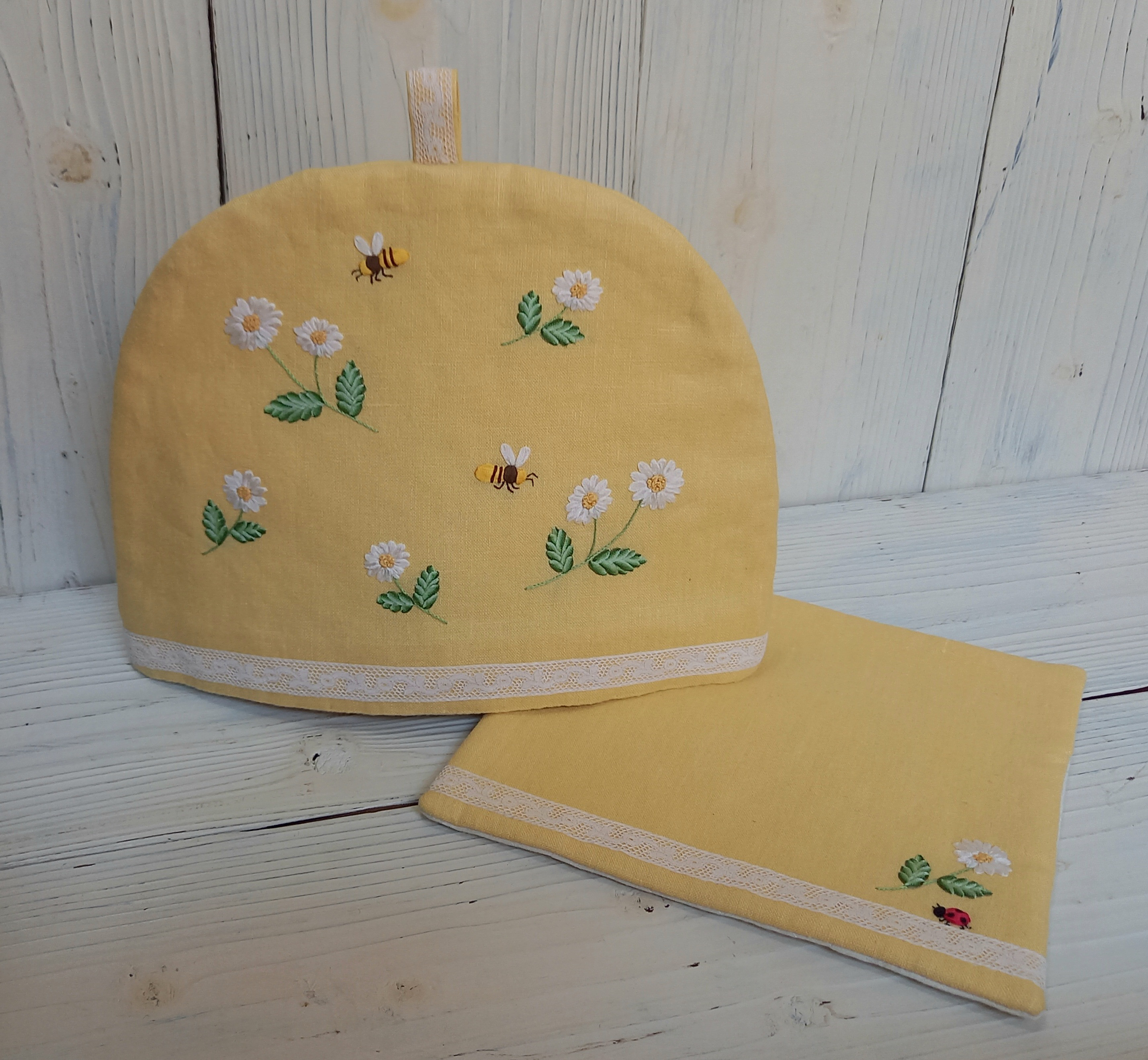 ☆送料無料☆手刺繍☆マーガレット☆リボン刺繍☆ティーコゼ&マット☆リネン☆