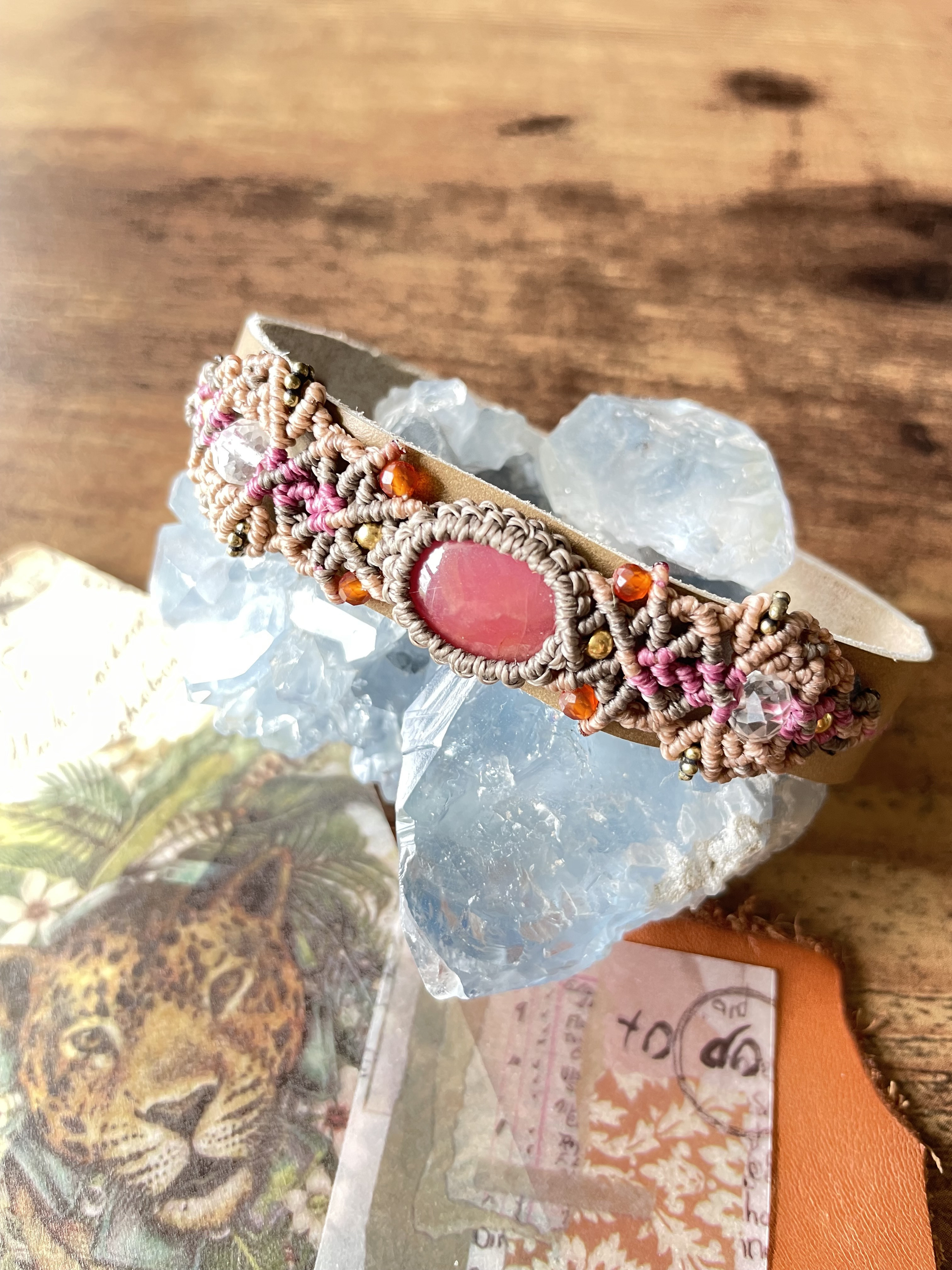 ロードナイト　マクラメブレスレット　レザーブレスレット　天然石アクセサリー