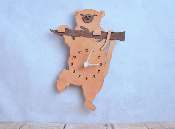 夜の活動者、キンカジューの口パク レギュラーサイズ 時計 木製