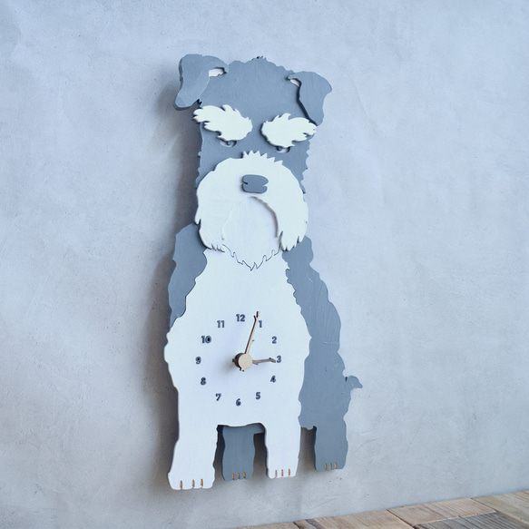 ミニチュア・シュナウザーの眼力を愉しむ時計 木製 掛け時計 2枚目の画像