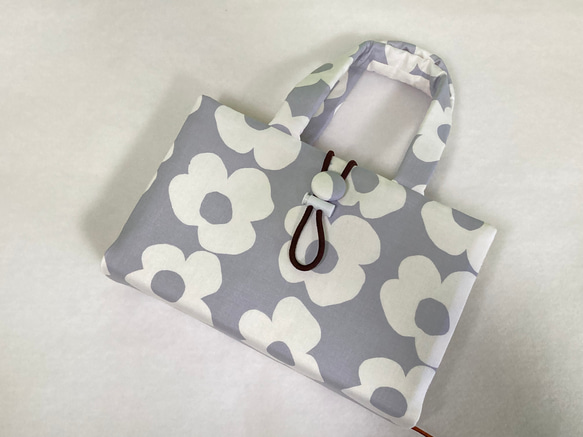 ☆レビューブックカバー 花・グレー ☆ハンドメイド 頼もしく