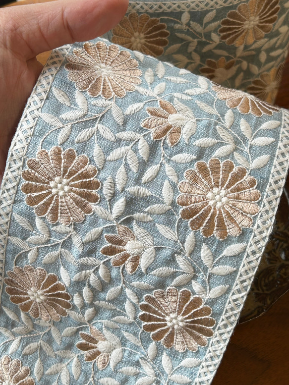 インド刺繍リボン ブレード　幅120mm ライトブルー(70-3) 3枚目の画像