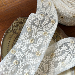 インド刺繍リボン ブレード　幅60mm ホワイト(71-3) 2枚目の画像