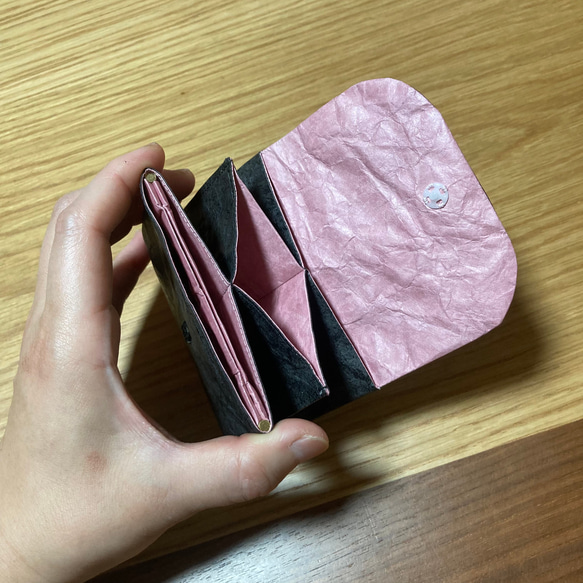 【再販・人気色】薄くて超軽量◎ミニ財布　黒×ピンク　コイン・カードケース　タイベック®︎ 2枚目の画像