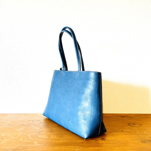 ハンドメイド　ヌメ本革　トートバック　クリーマ　ブルー　新品／未使用品　1015 手縫い牛ヌメ革トートバッグA4横 ターコイズブルー