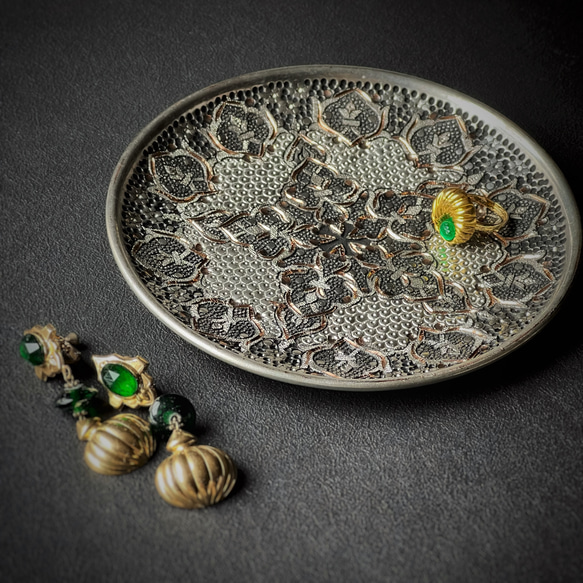 ペルシャの銅皿　飾り皿（ガラムザニー）メッキ仕上げ　Φ15ｃｍ【GHALAM ZANI -026】 10枚目の画像