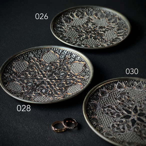 ペルシャの銅皿　飾り皿（ガラムザニー）メッキ仕上げ　Φ15ｃｍ【GHALAM ZANI -026】 9枚目の画像