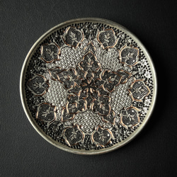 ペルシャの銅皿　飾り皿（ガラムザニー）メッキ仕上げ　Φ15ｃｍ【GHALAM ZANI -026】 2枚目の画像