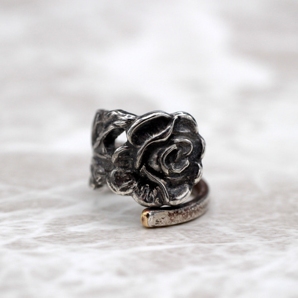 復古湯匙變成戒指 @黑玫瑰 | 復古 | 湯匙環 | 花 | 玫瑰 | 獨特 | 純色 第1張的照片